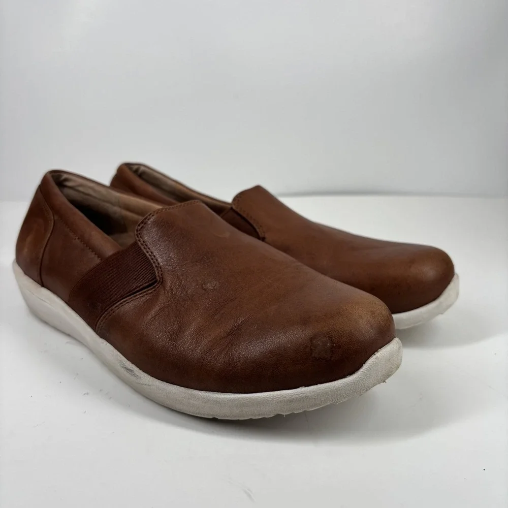 Vionic Magnolia Gianna Women's US 7.5 Tan Leather Comfort Slip-On Flat Loafers